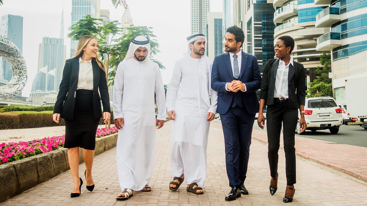Dubai'de İş Bulma ve Çalışma Koşulları: İş Arama Yöntemleri, İş Başvuruları ve Çalışma İzinleri